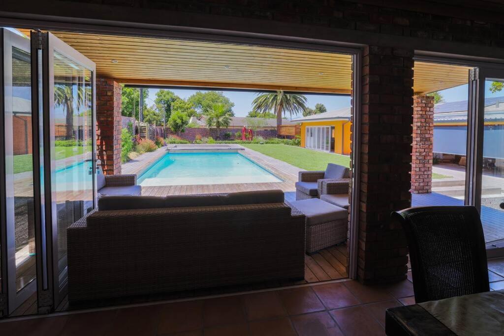 Garten Wohnung Mit Pool, 2 Schlafzimmer Κέιπ Τάουν Εξωτερικό φωτογραφία