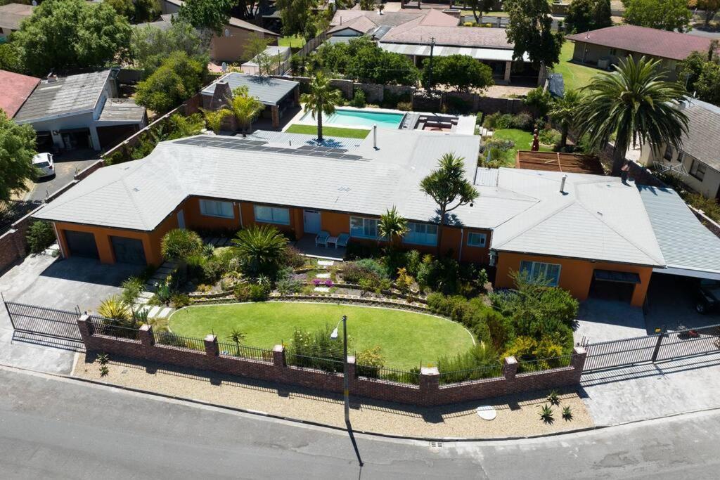 Garten Wohnung Mit Pool, 2 Schlafzimmer Κέιπ Τάουν Εξωτερικό φωτογραφία